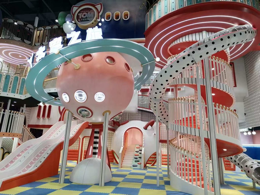 Octopus-themed slide tower detail