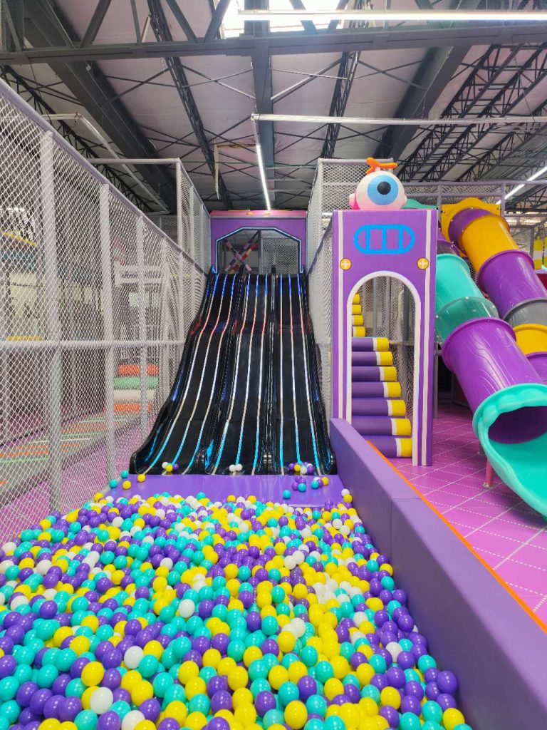 Multi-lane soft play slide into a ball pool